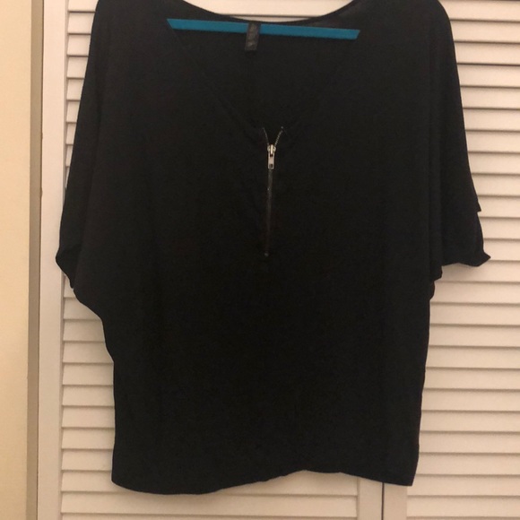 Simple black top - Picture 1 of 4